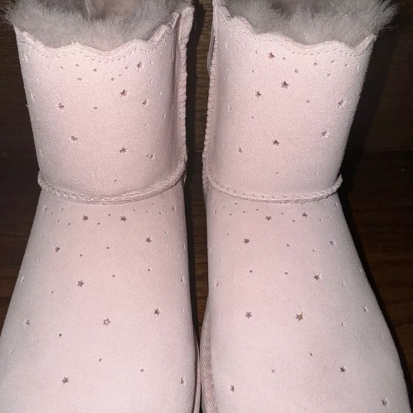 UGG Big Girl's Stargirl Classic Mini Bow Pink Fashion Boot, Size 6 (Big Kid) - Picture 7 of 8